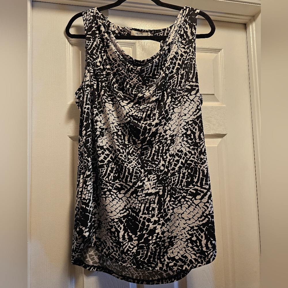 Ricki's Black and White Sleeveless Top
